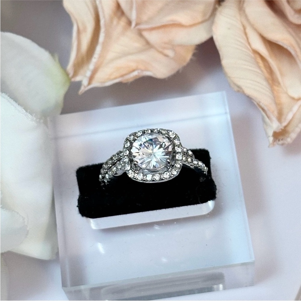 Halo Diamond Engagement Accent Ring Set Sz 7 NEW!